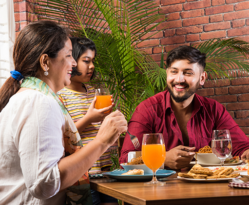 Enjoy the most varied dishes with friends.